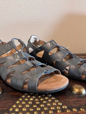 Earth Origins Women's Slate Blue-Gray Leather Cutout Flats WOMANS SZ 10